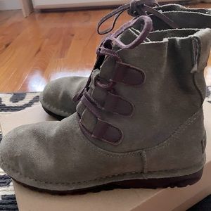 Slightly used size 7 Uggs